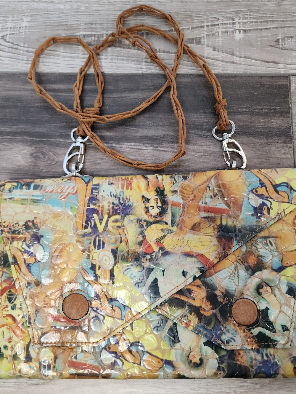 Esther Boken Vintage Embossed 'Bathing Beauty' Printed Leather Crossbody Bag - Picture 2 of 11